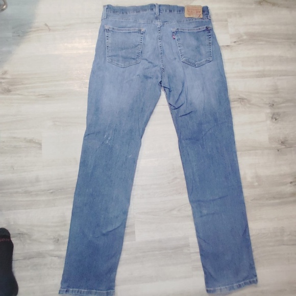 Levi's brand blue jeans, size 36, with a small detail B18-C1543 - Picture 2 of 4